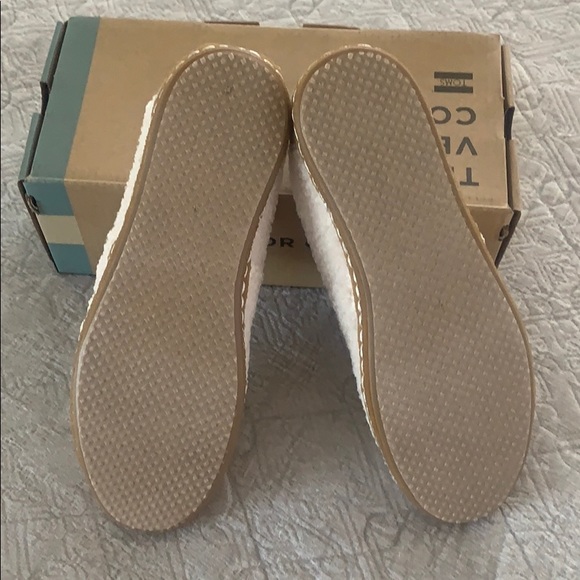 Tom’s faux shearling shoe - Picture 3 of 4